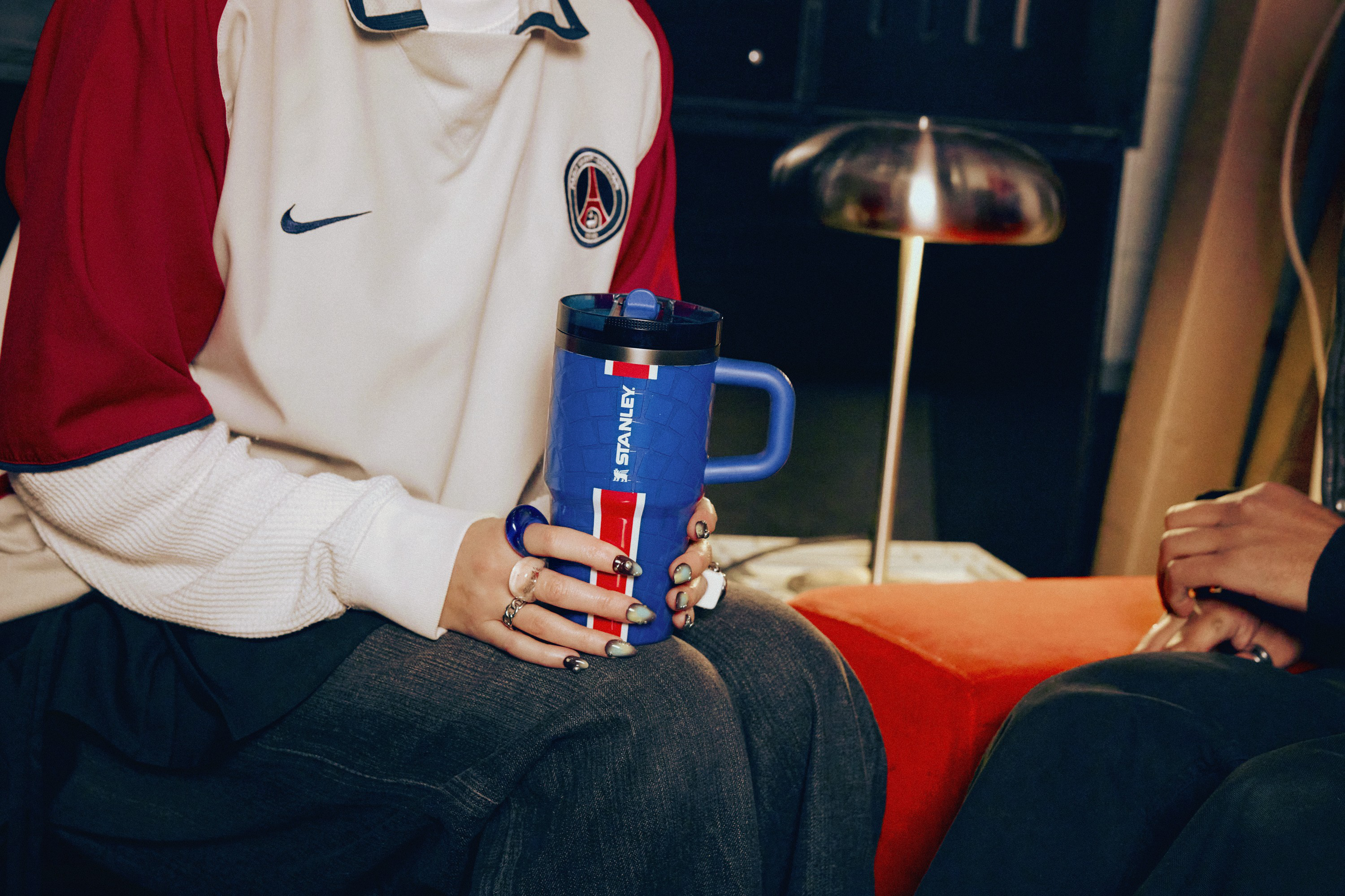 Stanley1913_Stanley1913xParis_Saint-Germain_Nouveau_ProTour_20oz_Lifestyle_1.png